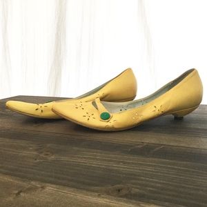 Italian kitten heels - yellow
